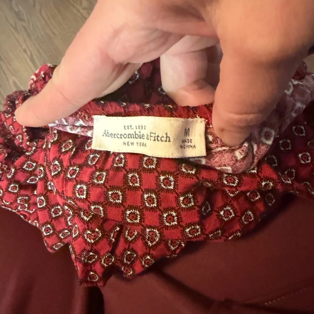 Abercrombie & Fitch Red Geometric Patterned Top - Picture 3 of 4